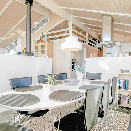 Four-bedroom In בית נופש *