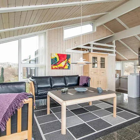 בית נופש Four-bedroom In