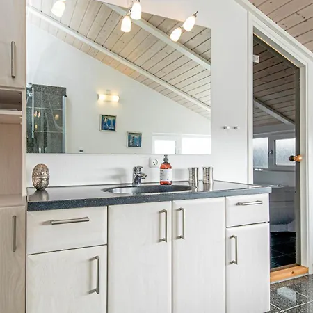 Four-bedroom In בית נופש הייורינג