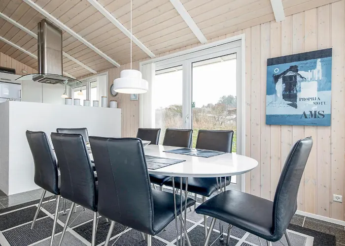 Four-bedroom In Tatil Evi Hjørring